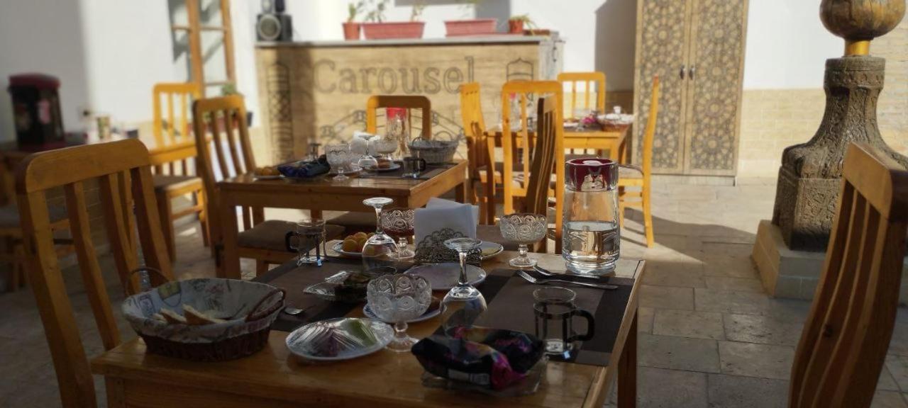 Carousel Hotel Khiva Bagian luar foto